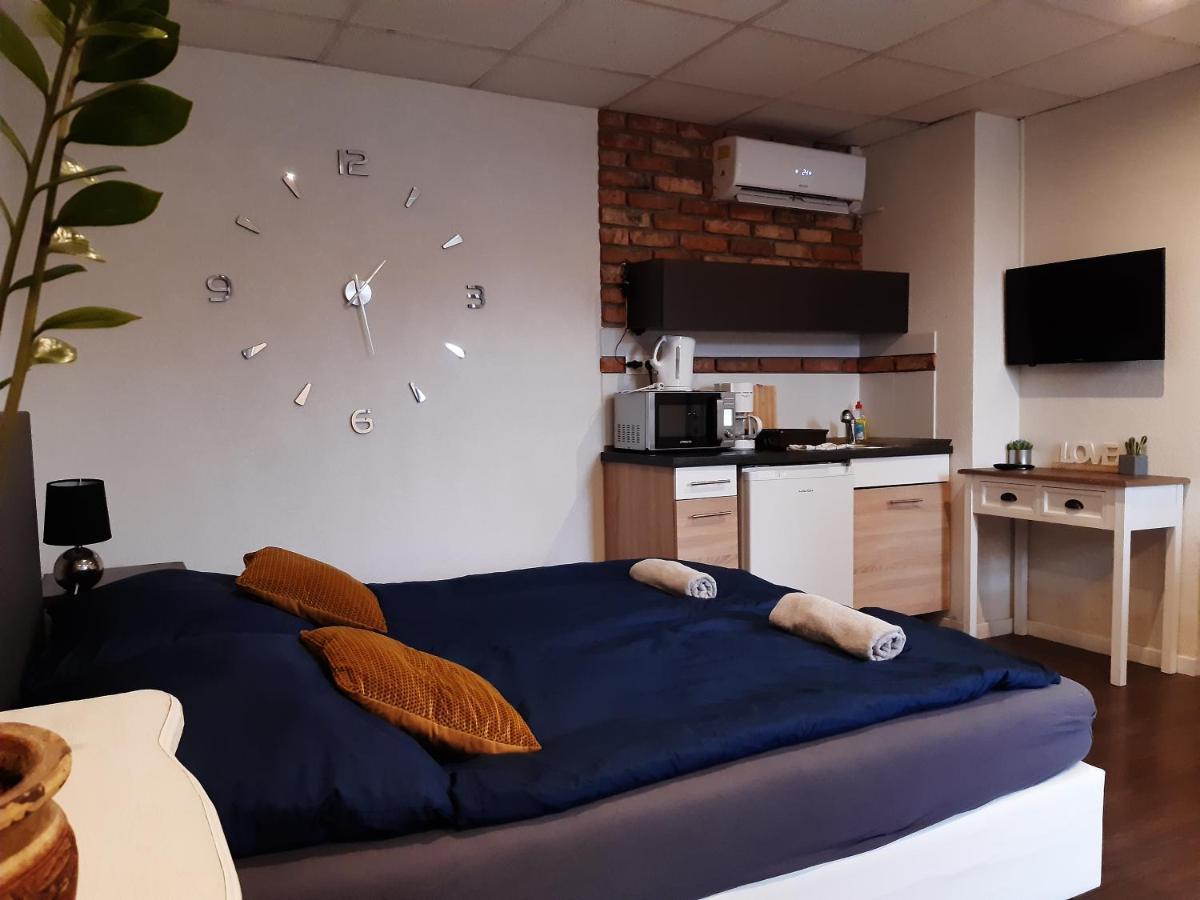 Ady Apartman Tata Bagian luar foto