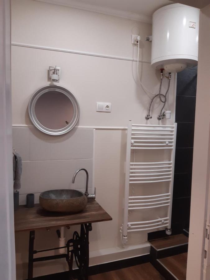 Ady Apartman Tata Bagian luar foto